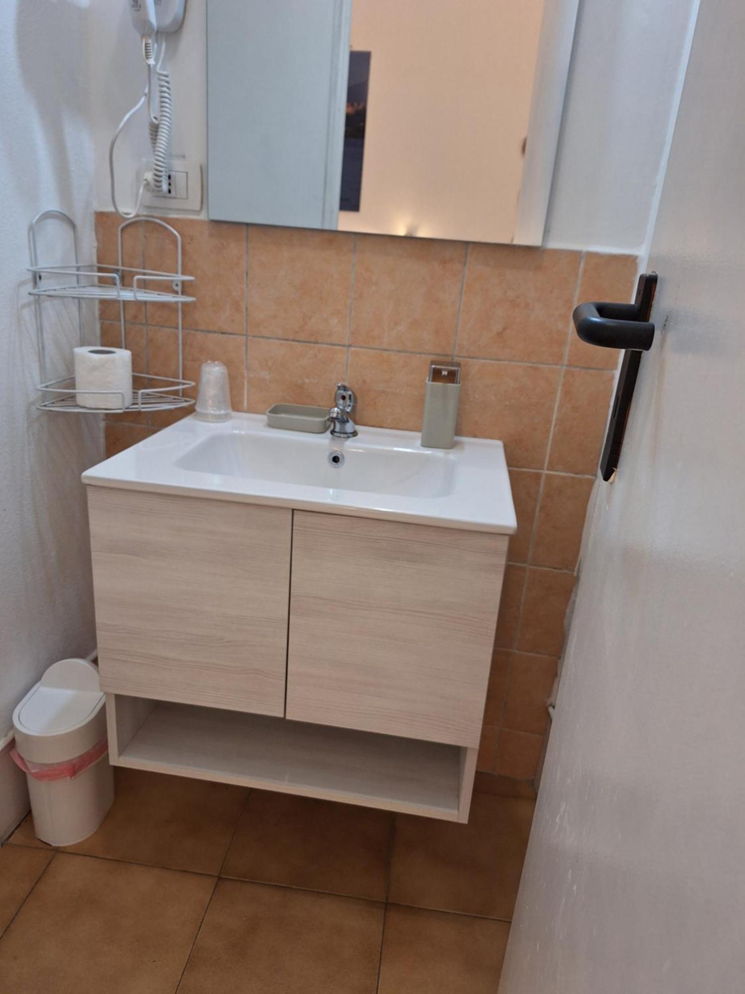 Affittacamere Guesthouse Maristella Кальярі Номер фото
